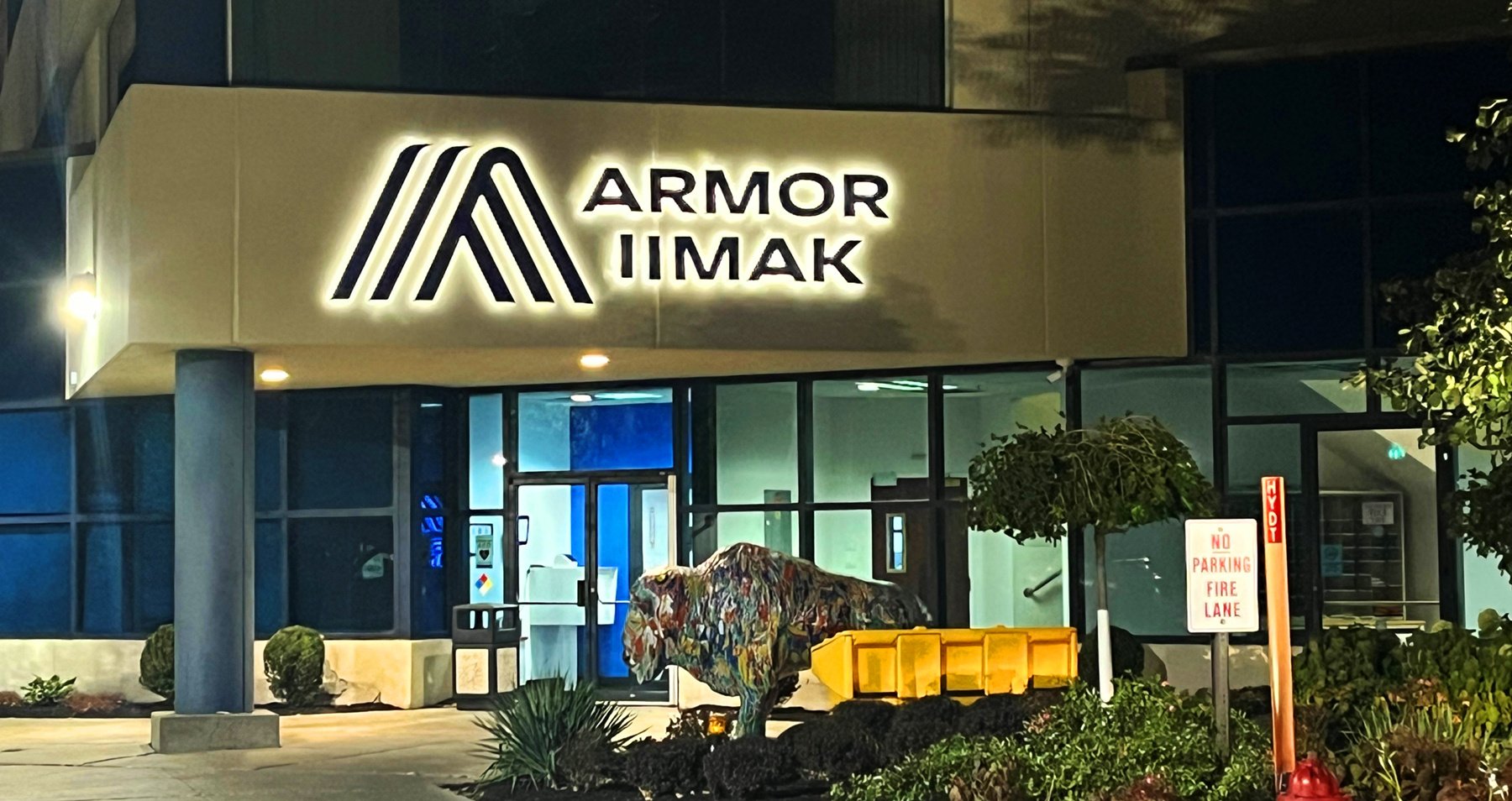 Armor Iimak - Halo Lit Channel Letters - Nighttime